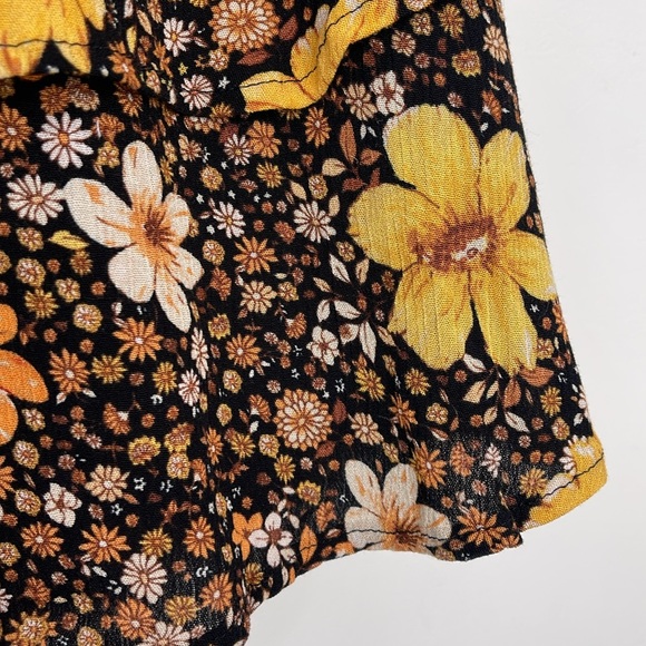 Francesca’s Collections Mini Skirt Floral Print Tiered Women’s Size Large - Picture 4 of 6